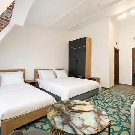 Hotel Citadel 360 & *